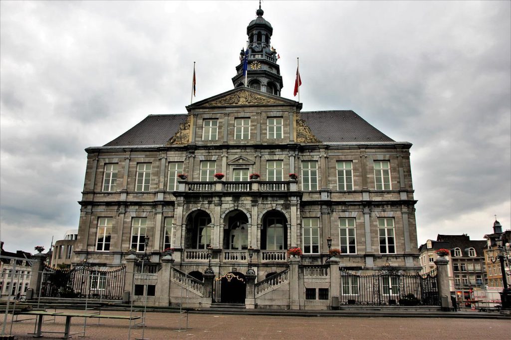 maastricht, city hall, holland-2913931.jpg